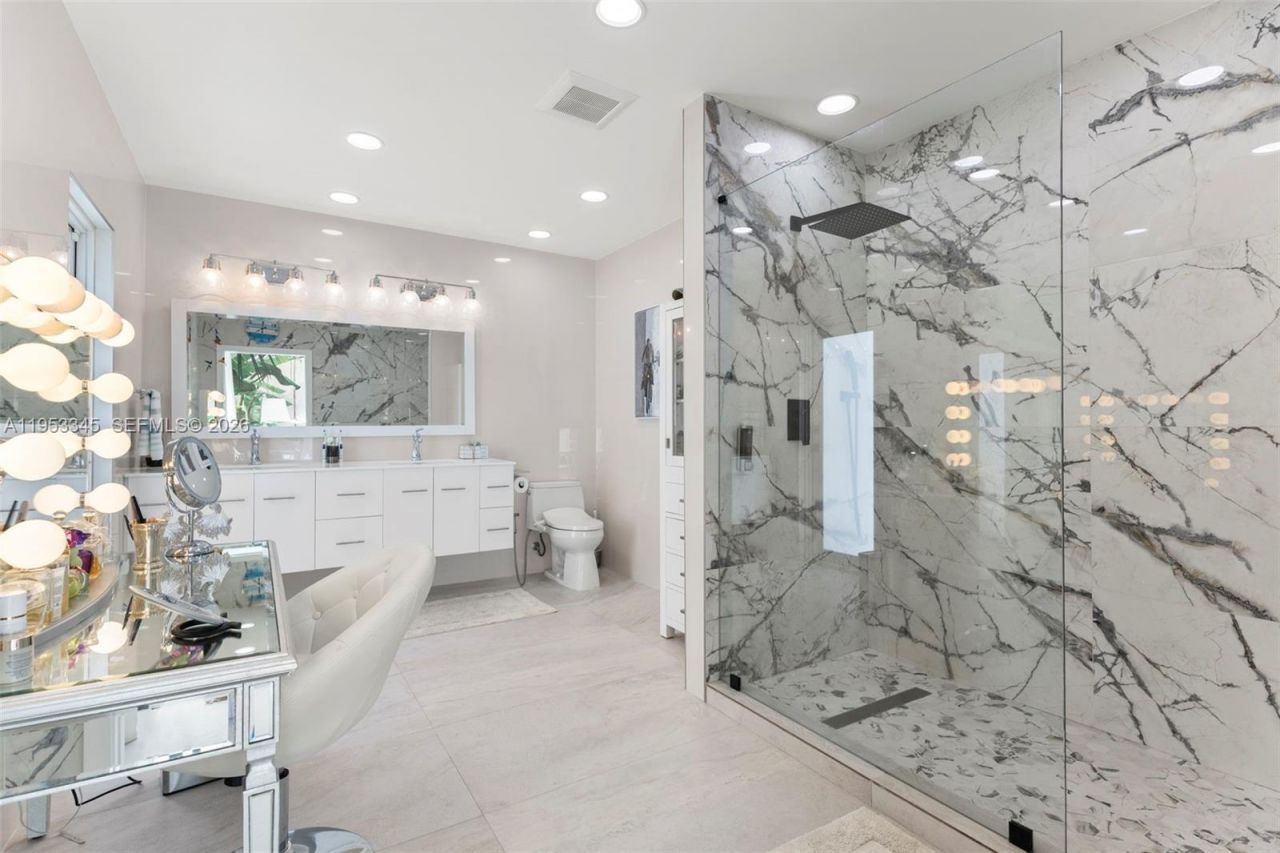 6830 Winged Foot Dr, Hialeah, FL 33015 Photo