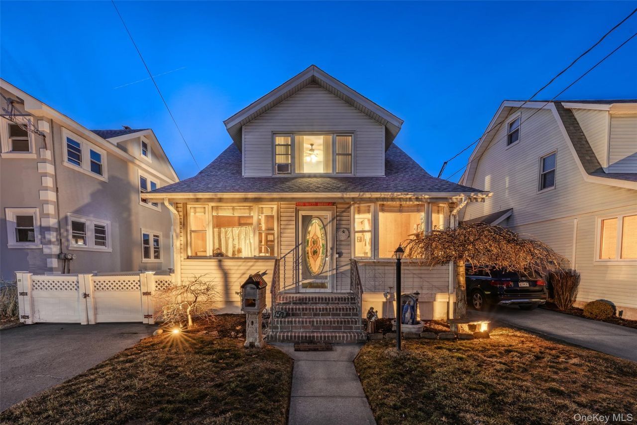 152 Rockaway Parkway, Valley Stream, NY 11580 Main Photo