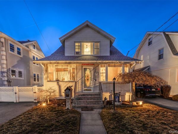 152 Rockaway Parkway, Valley Stream, NY 11580