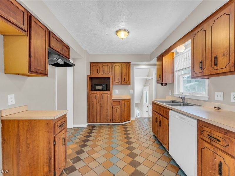 1599 Felton Road, Euclid, OH 44121 Photo 12