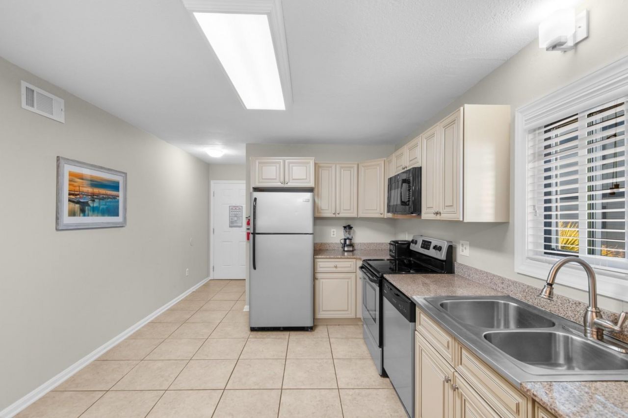 1011 S Ocean Blvd. Photo 6