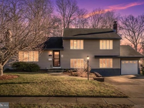 154 FOX CHASE DRIVE, DELRAN, NJ 08075