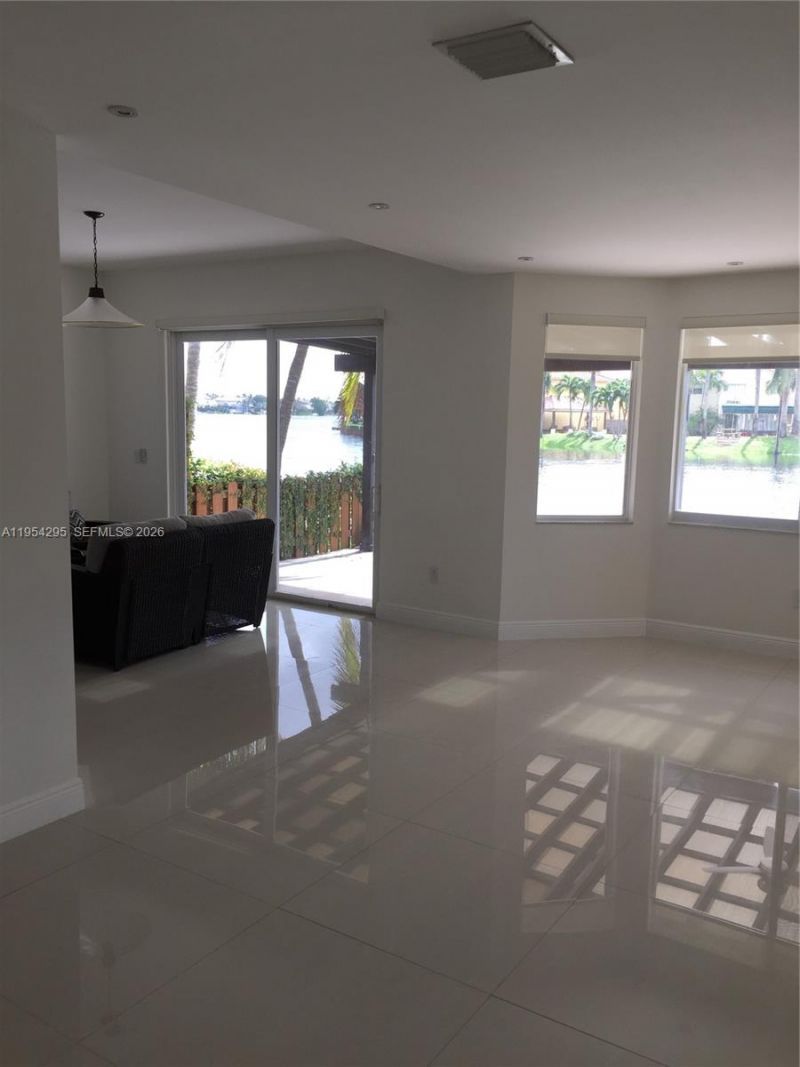 7233 NW 113th Ct, Doral, FL 33178 Photo