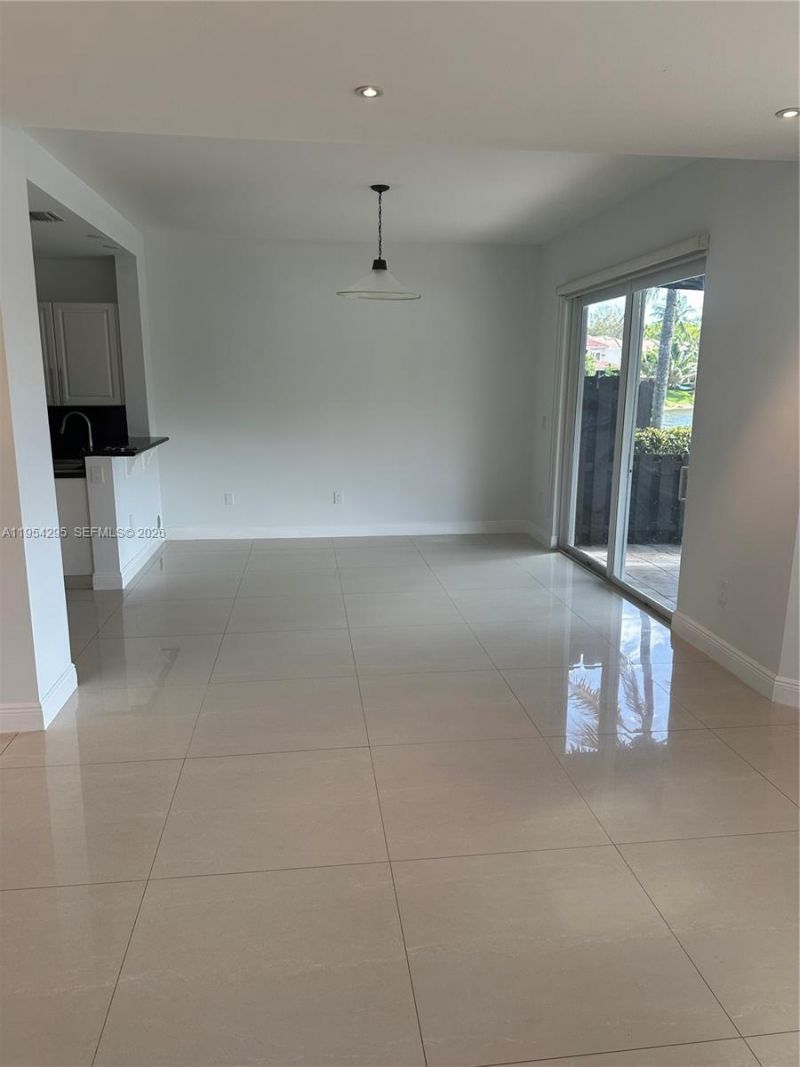 7233 NW 113th Ct, Doral, FL 33178 Photo