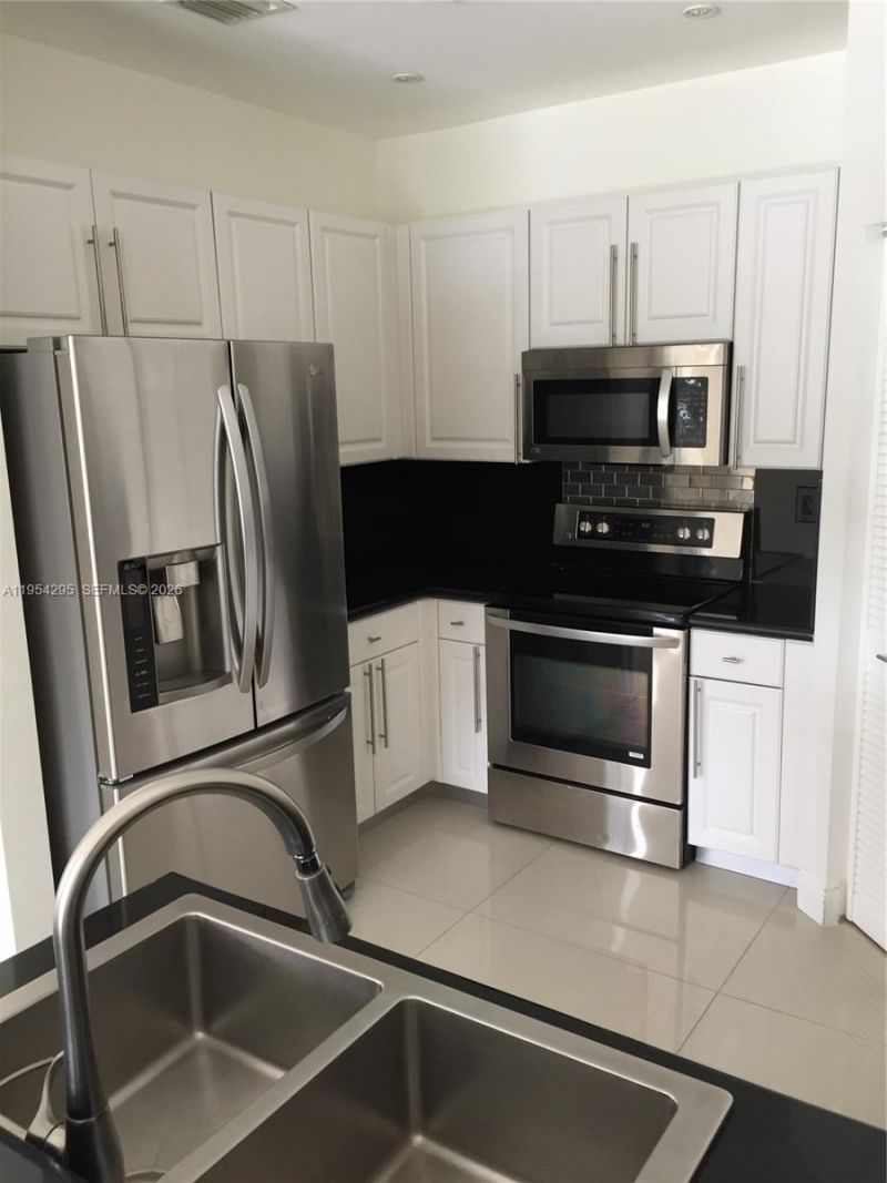 7233 NW 113th Ct, Doral, FL 33178 Photo