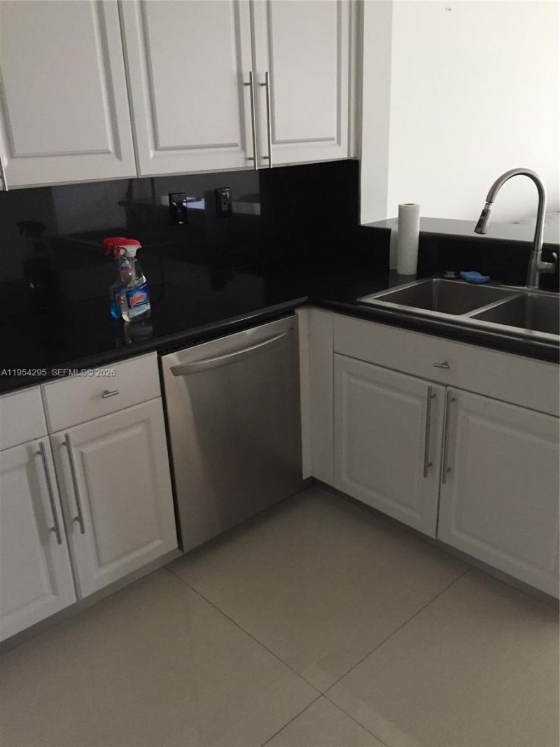 7233 NW 113th Ct, Doral, FL 33178 Photo