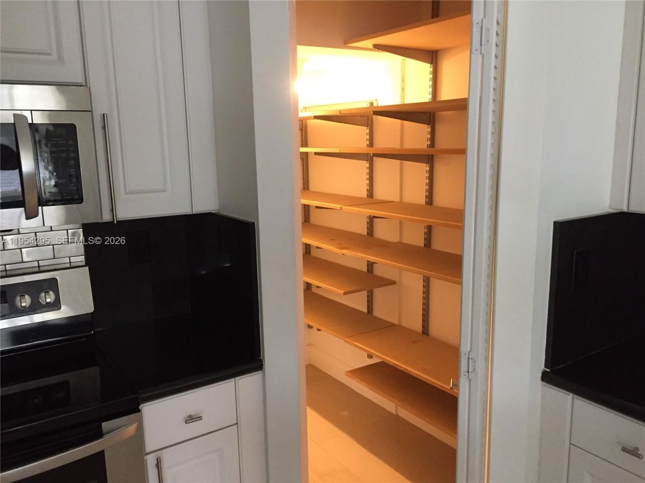 7233 NW 113th Ct, Doral, FL 33178 Photo