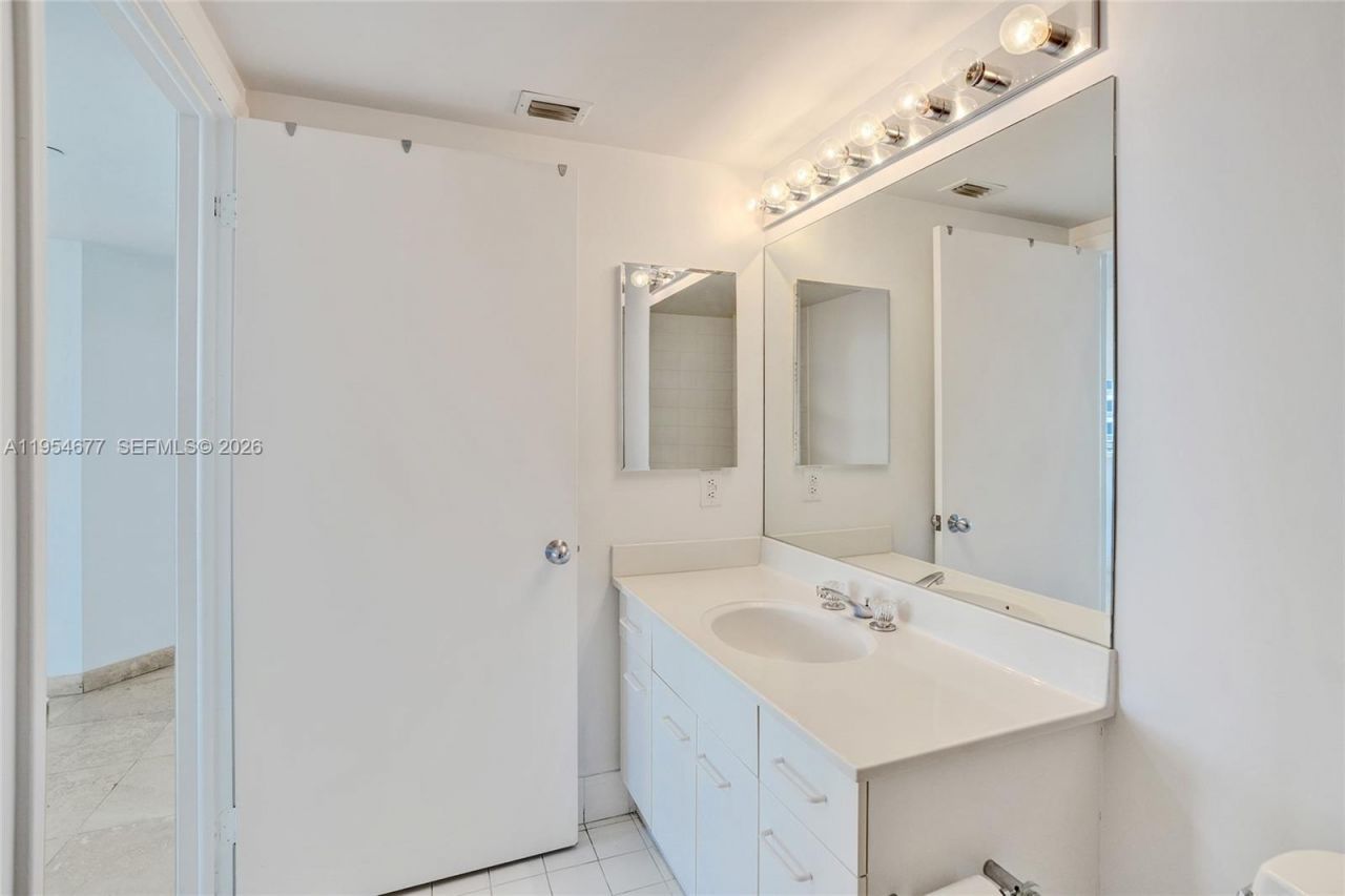 21205 Yacht Club Dr , Unit 2310, Aventura, FL 33180 Photo