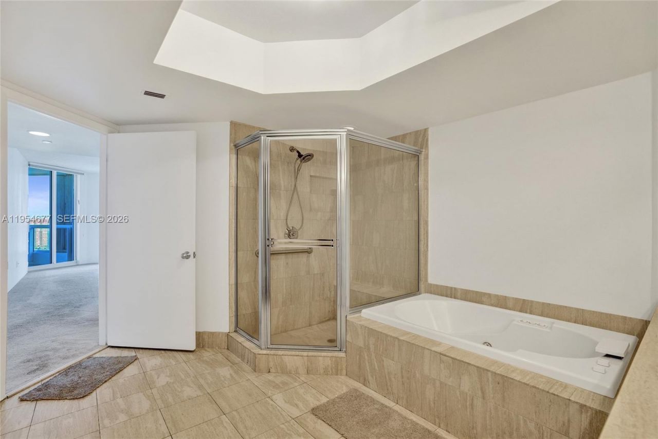 21205 Yacht Club Dr , Unit 2310, Aventura, FL 33180 Photo