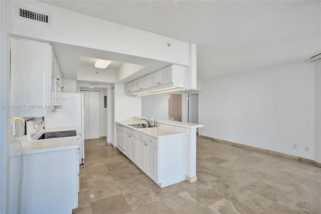 21205 Yacht Club Dr , Unit 2310, Aventura, FL 33180 Photo