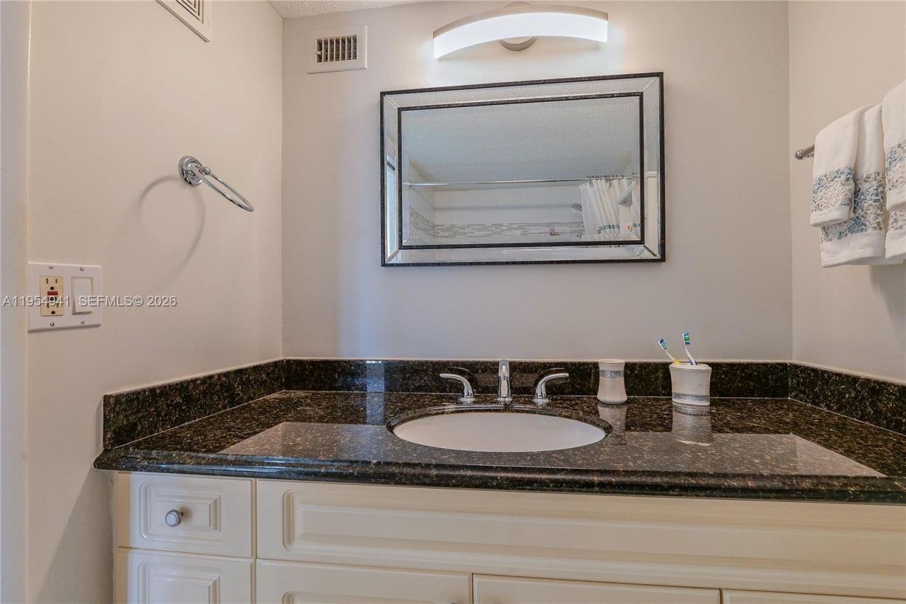 5860 NW 44th St, Unit 711, Lauderhill, FL 33319 Photo