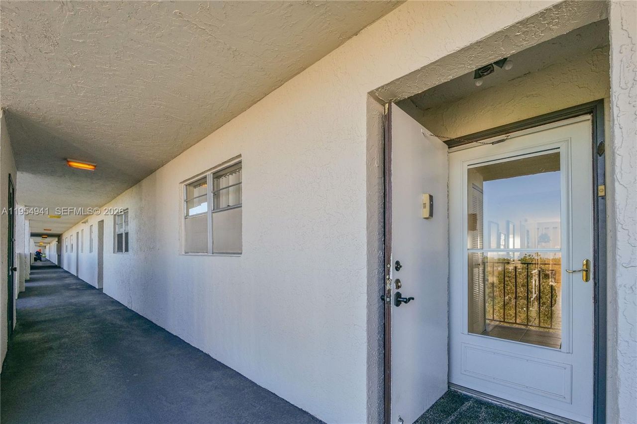 5860 NW 44th St, Unit 711, Lauderhill, FL 33319 Photo