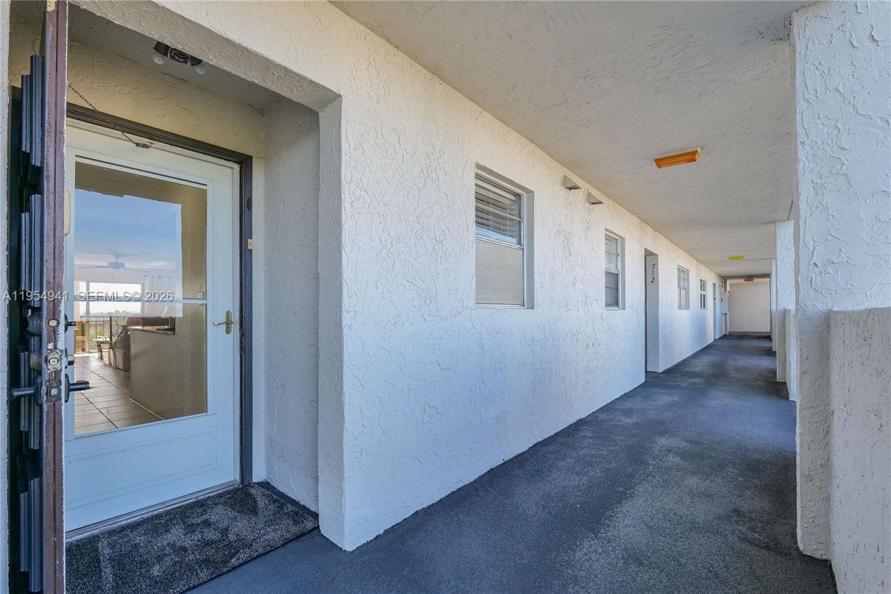 5860 NW 44th St, Unit 711, Lauderhill, FL 33319 Photo