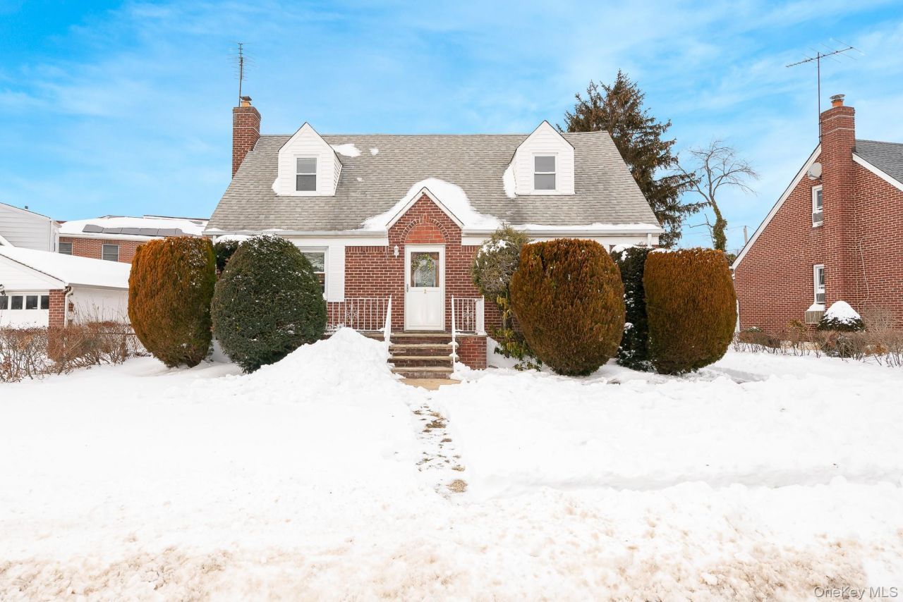 2 Parkview Place, Elmont, NY 11003 Main Photo