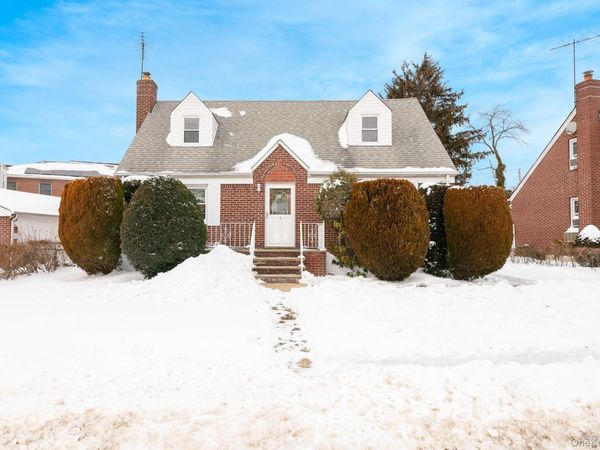 2 Parkview Place, Elmont, NY 11003