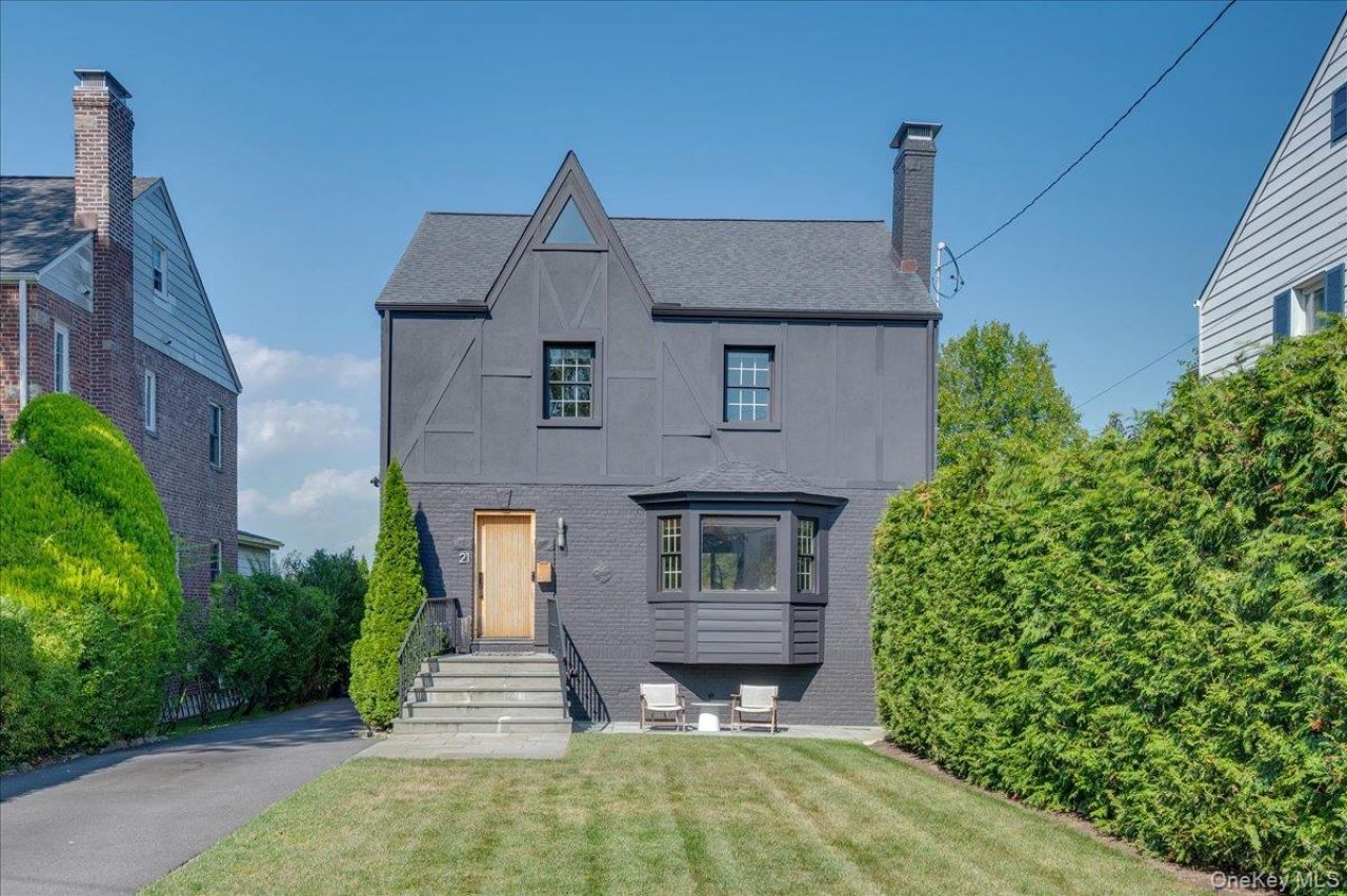 21 Old Colony Drive, Larchmont, NY 10538 Main Photo