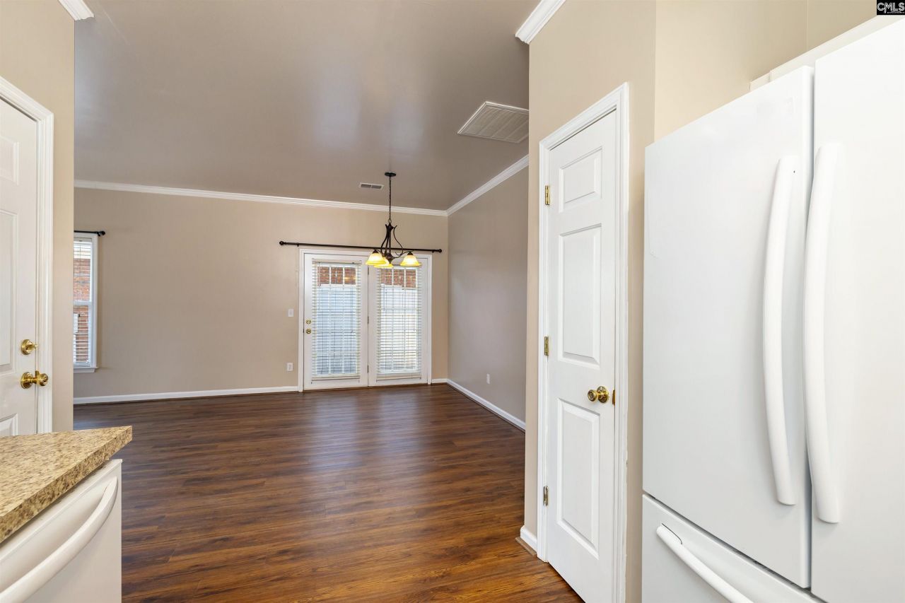 35 Crescent Moon Court  Photo 10