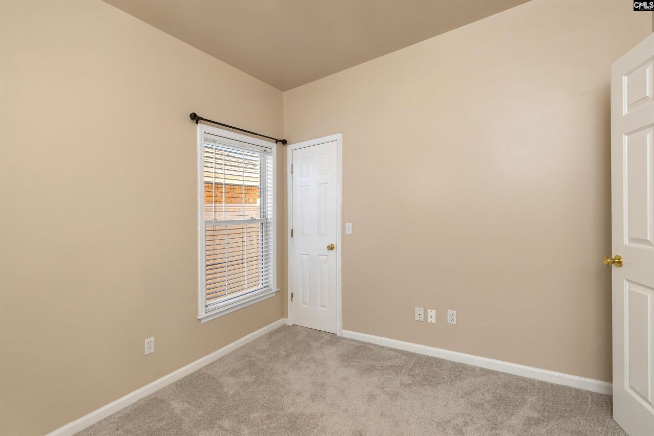 35 Crescent Moon Court  Photo 11