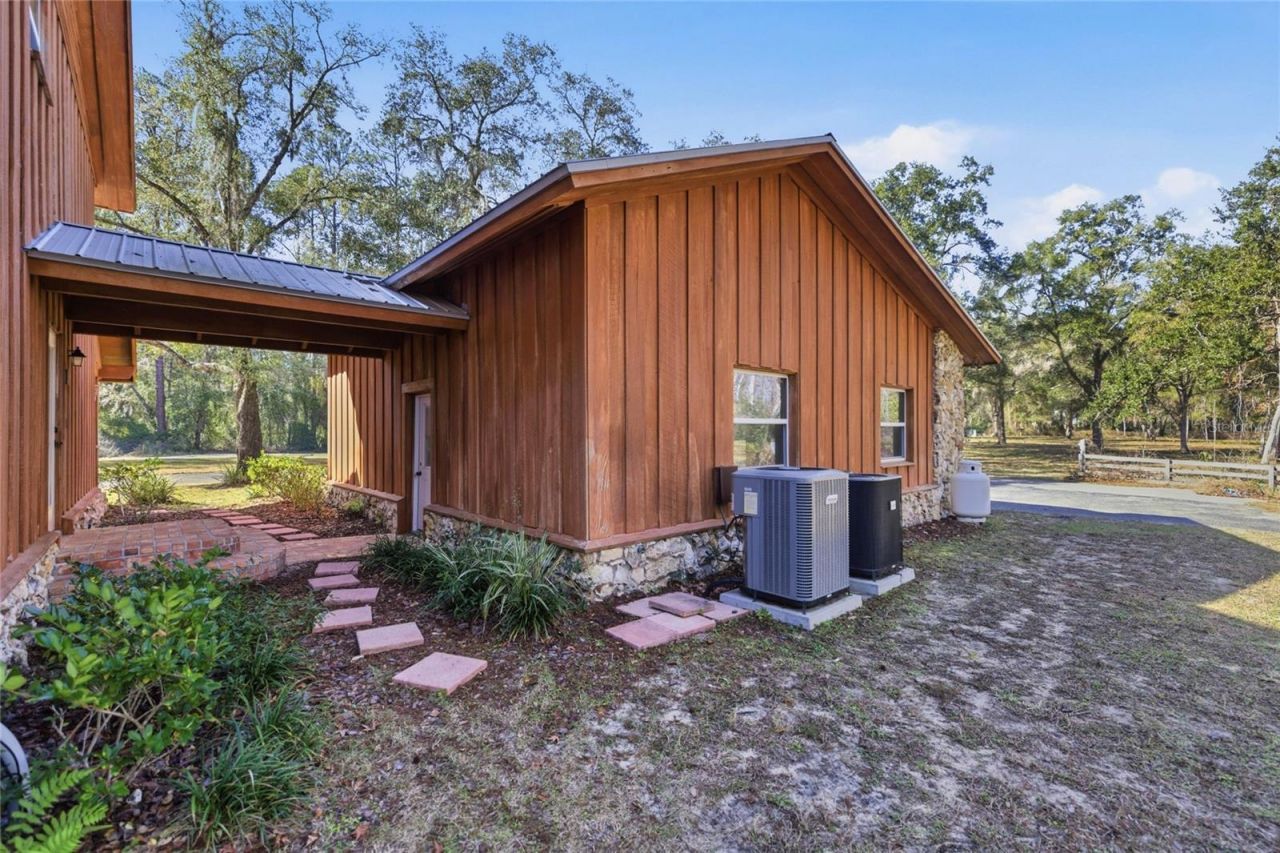 351 Sequoia Dr, Ocklawaha, FL 32179 Photo