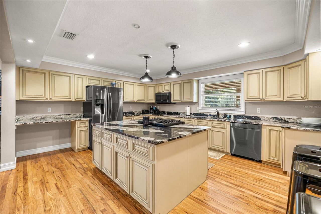 351 Sequoia Dr, Ocklawaha, FL 32179 Photo