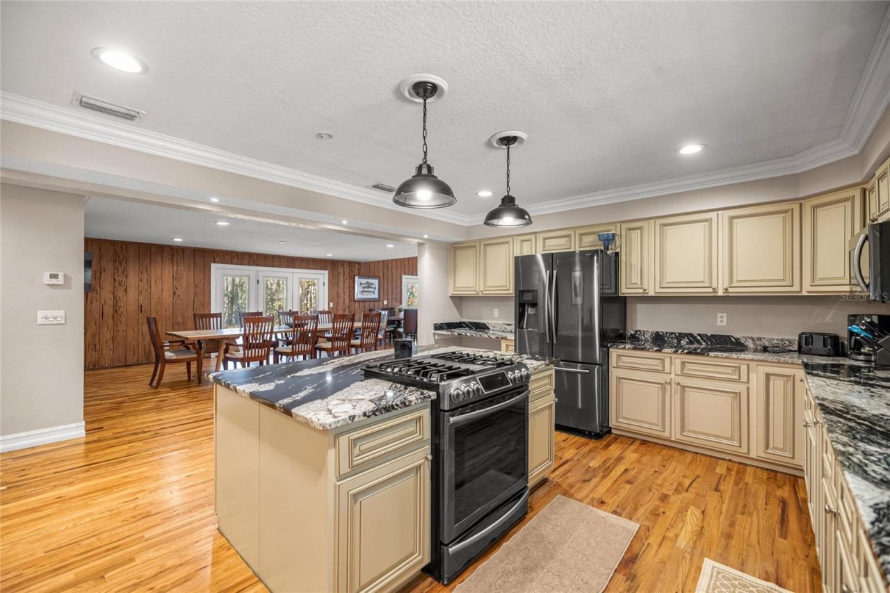 351 Sequoia Dr, Ocklawaha, FL 32179 Photo