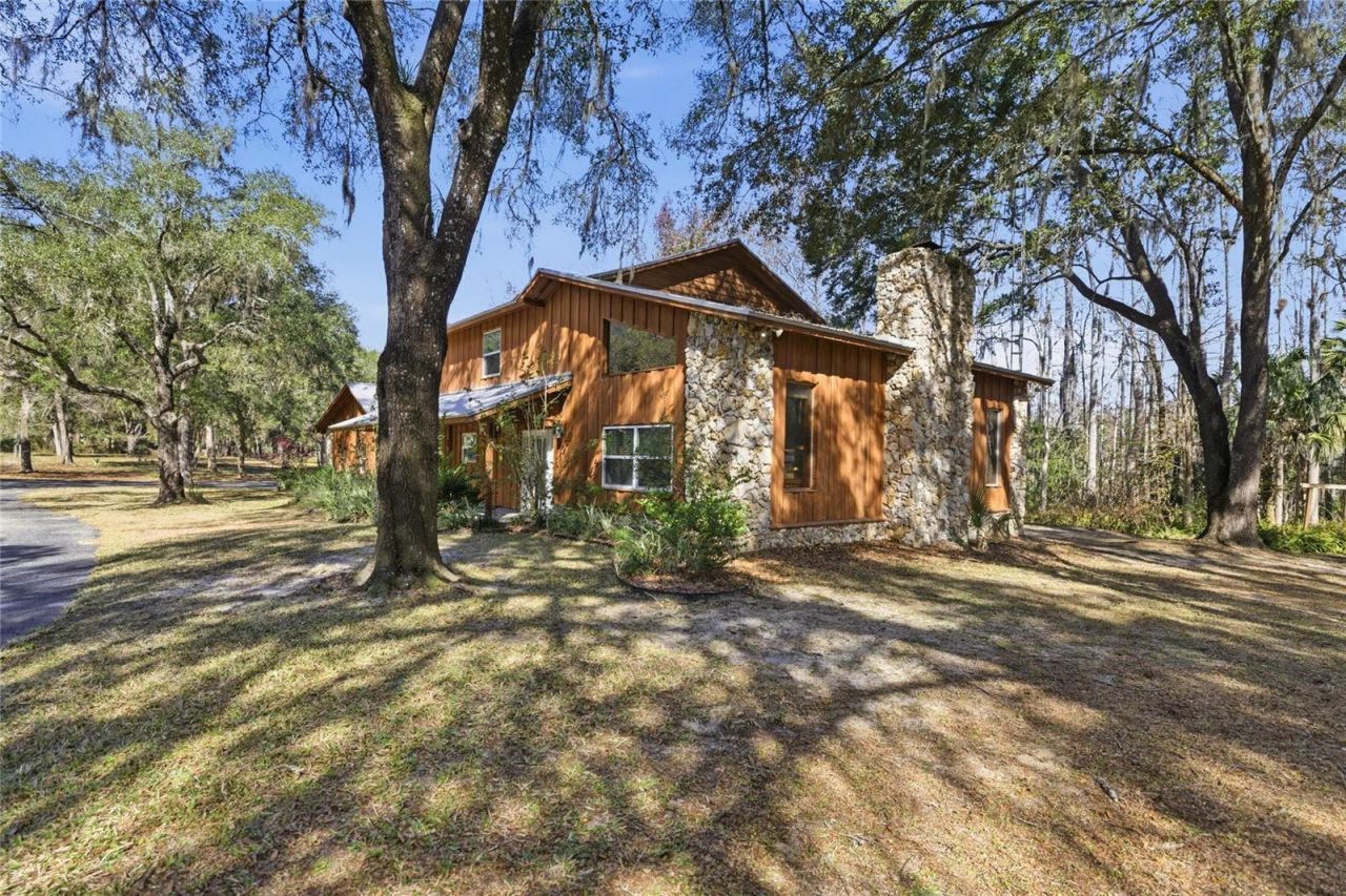 351 Sequoia Dr, Ocklawaha, FL 32179 Photo