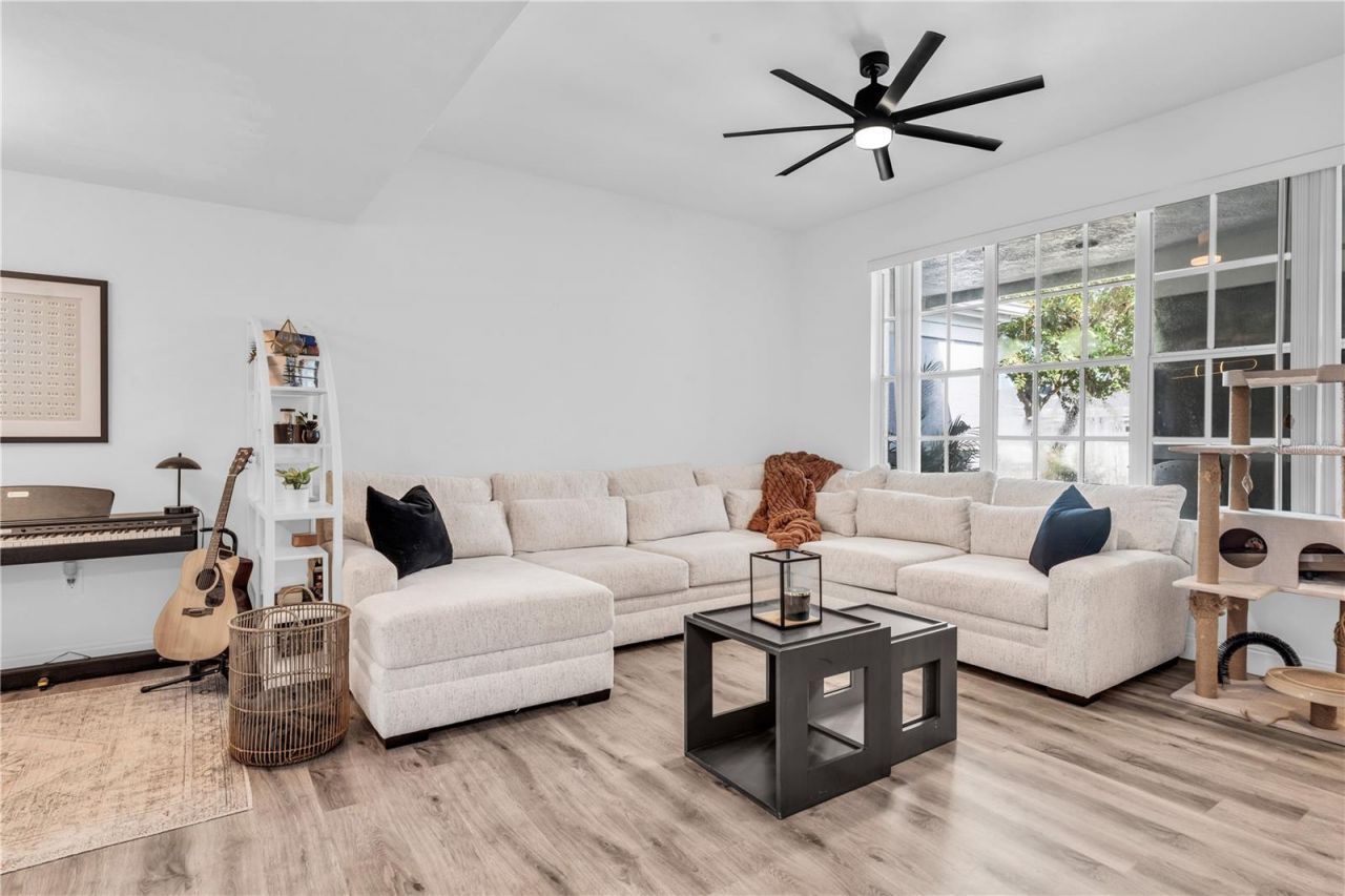 3825 Schoolhouse Road E, Unit 5, Fort Myers, FL 33916 Main Photo