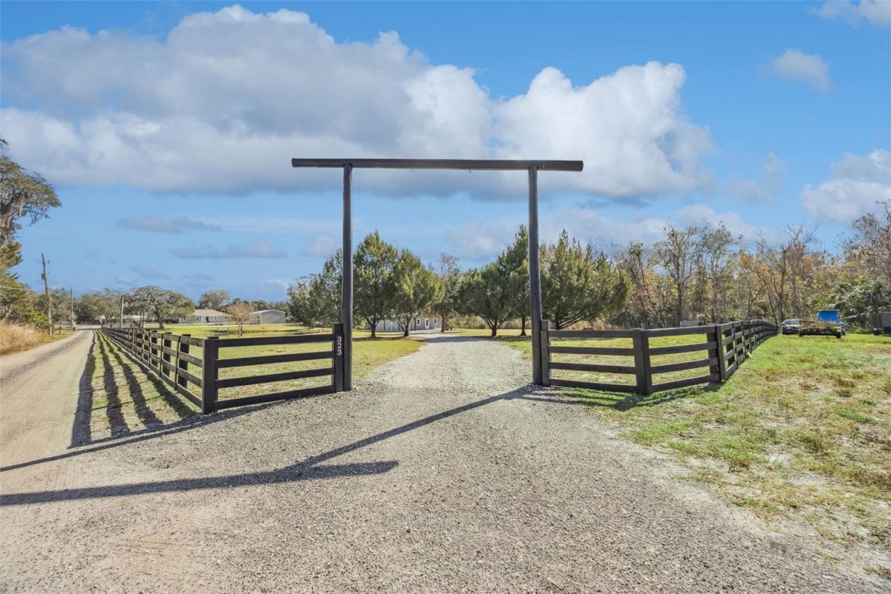 323 Mclain Lane, Geneva, FL 32732 Photo