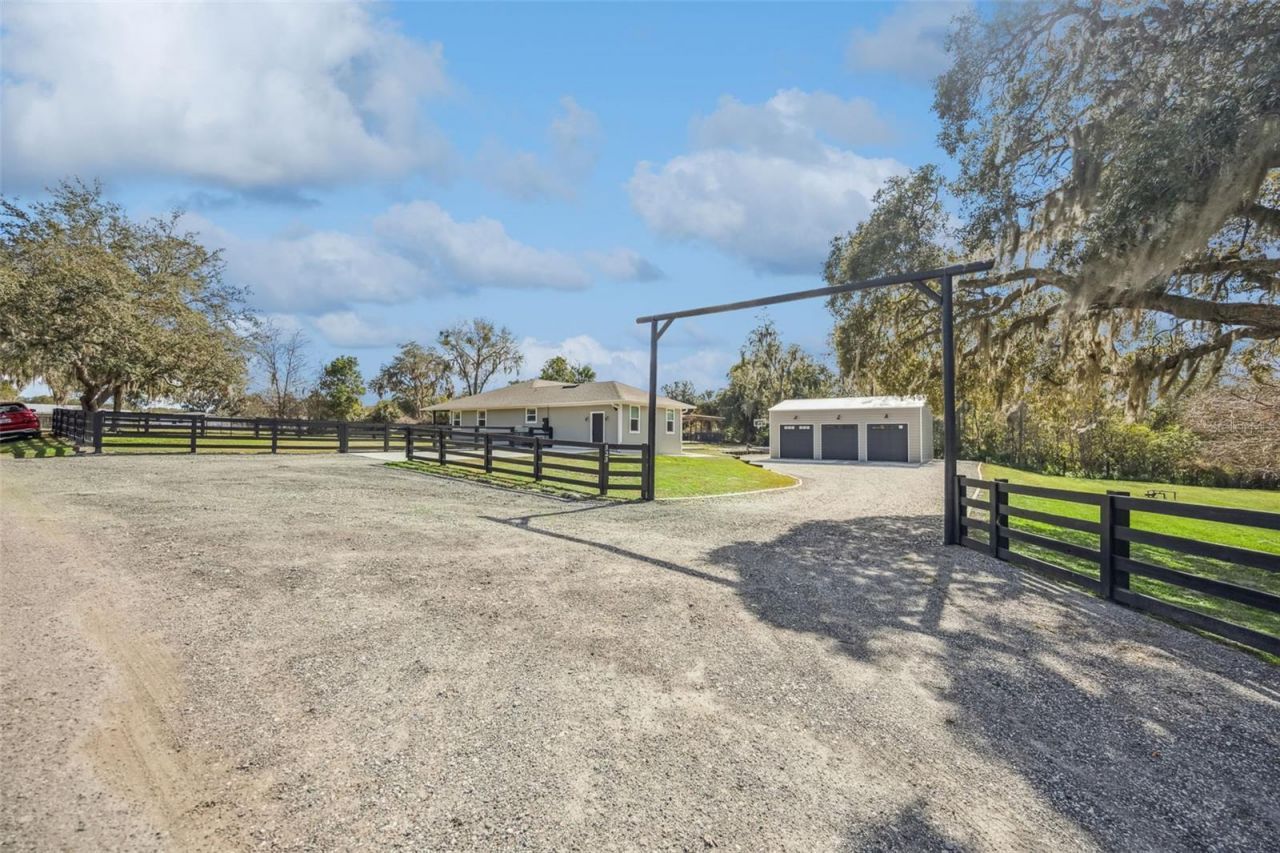 323 Mclain Lane, Geneva, FL 32732 Photo