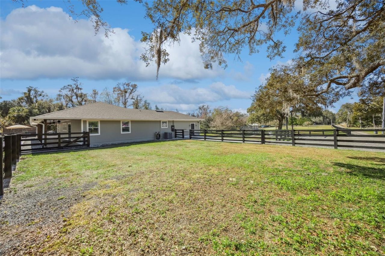 323 Mclain Lane, Geneva, FL 32732 Photo