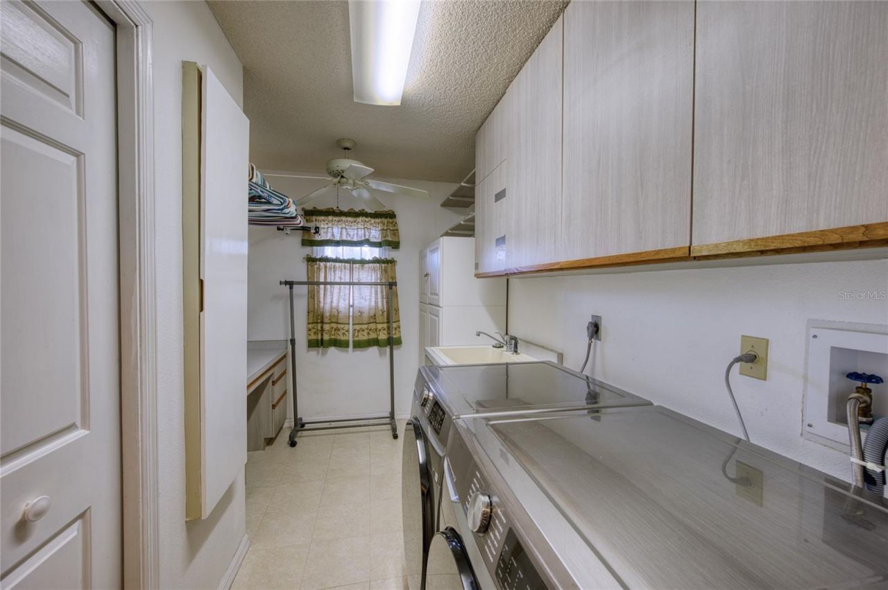 3908 Oak Grove Drive, Sarasota, FL 34243 Photo