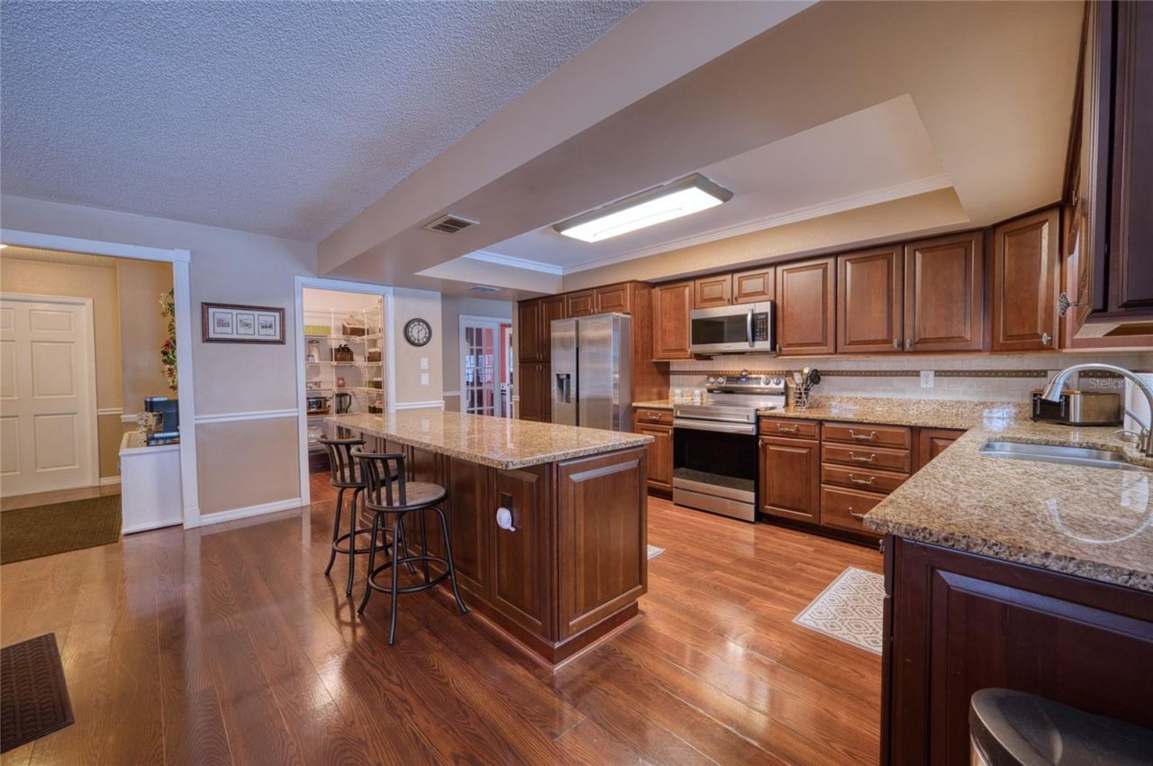 3908 Oak Grove Drive, Sarasota, FL 34243 Photo