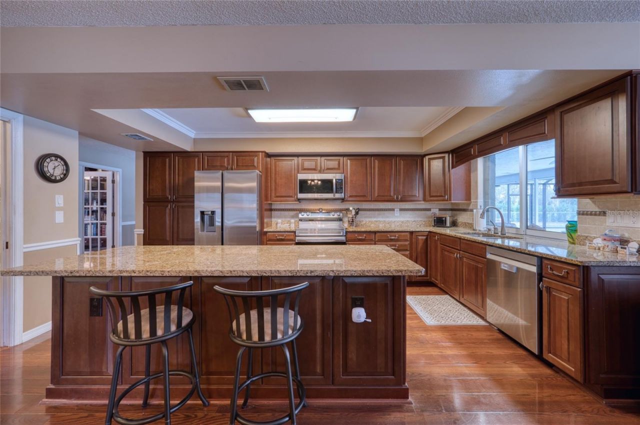 3908 Oak Grove Drive, Sarasota, FL 34243 Photo