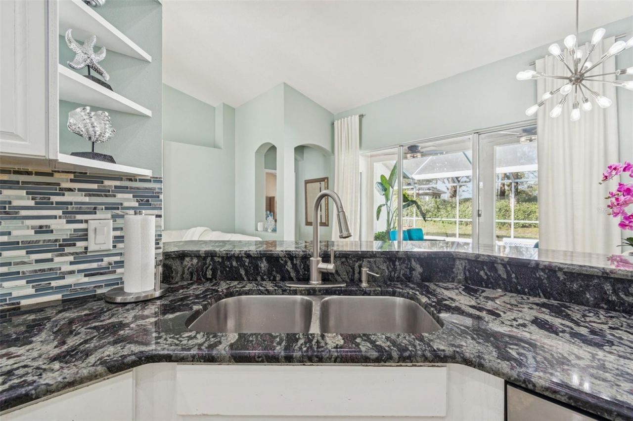 10122 Whisper Pointe Drive, Tampa, FL 33647 Photo