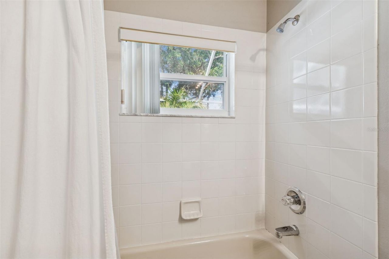 10122 Whisper Pointe Drive, Tampa, FL 33647 Photo