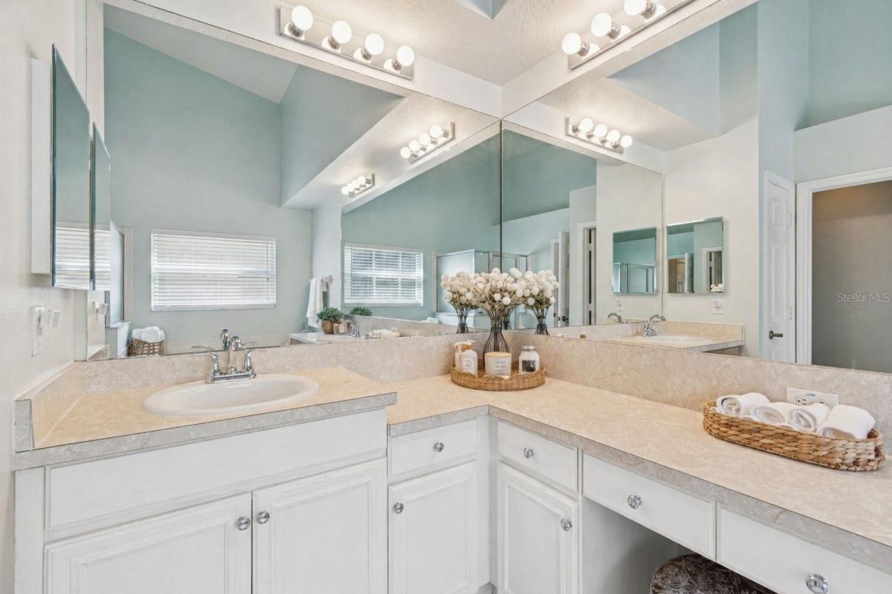 10122 Whisper Pointe Drive, Tampa, FL 33647 Photo