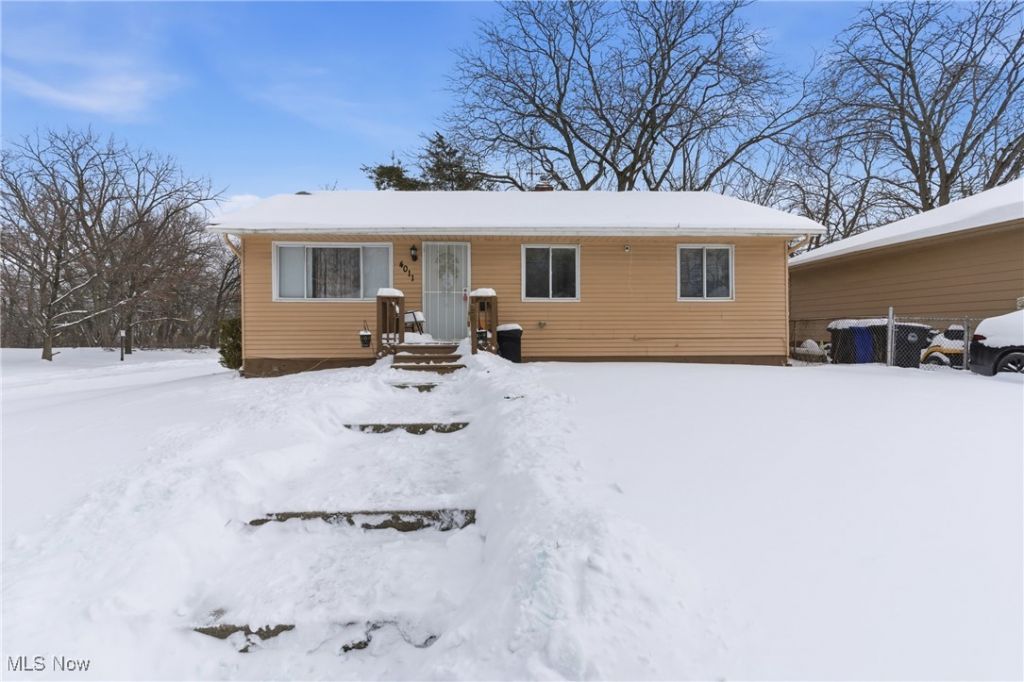 4011 Crest Drive, Cleveland, OH 44109 Main Photo