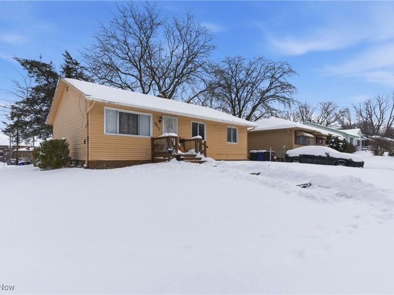 4011 Crest Drive, Cleveland, OH 44109 Photo 2