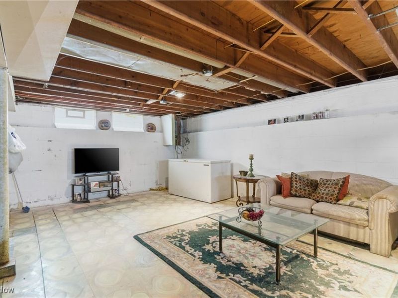 4011 Crest Drive, Cleveland, OH 44109 Photo 24