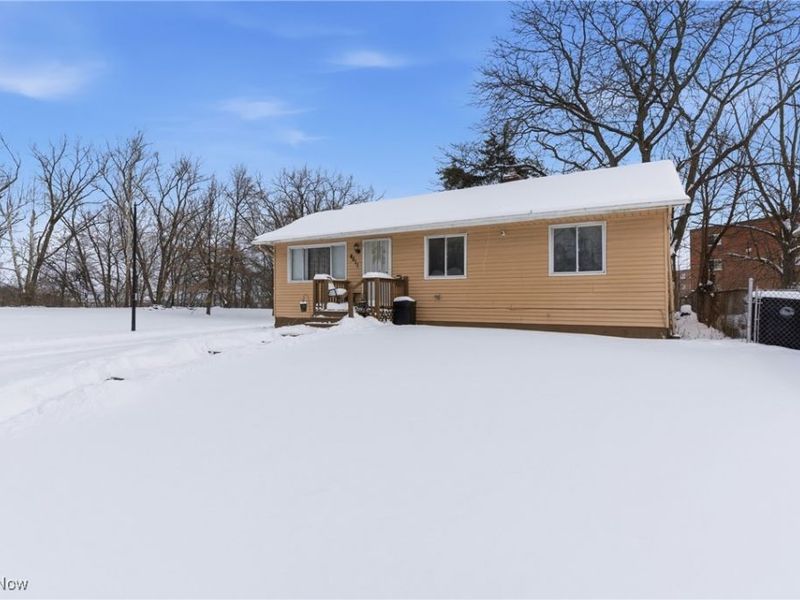 4011 Crest Drive, Cleveland, OH 44109 Photo 3