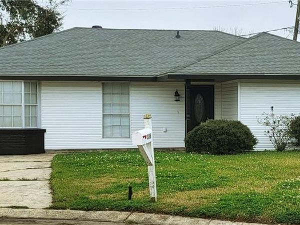 336 RIVER POINT Drive, Destrehan, LA 70047