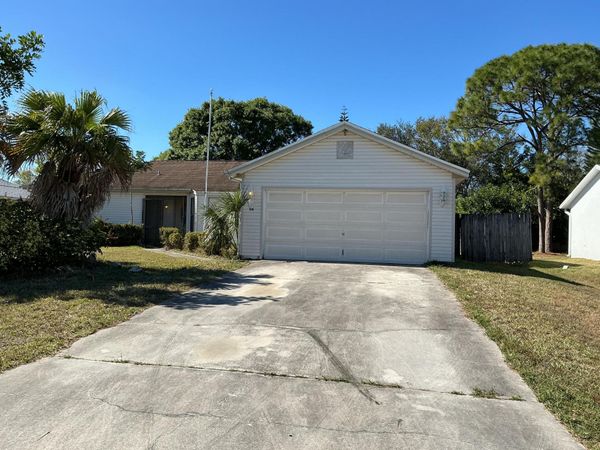 316 NW Hogan Street, Port Saint Lucie, FL 34983