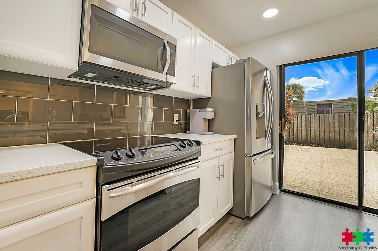 1704 17th Way, West Palm Beach, FL 33407 Photo