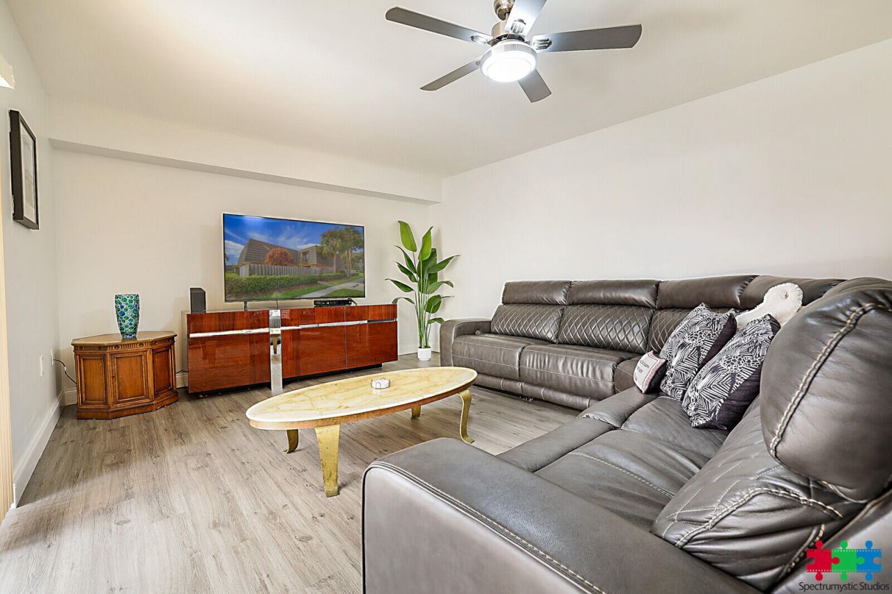 1704 17th Way, West Palm Beach, FL 33407 Photo