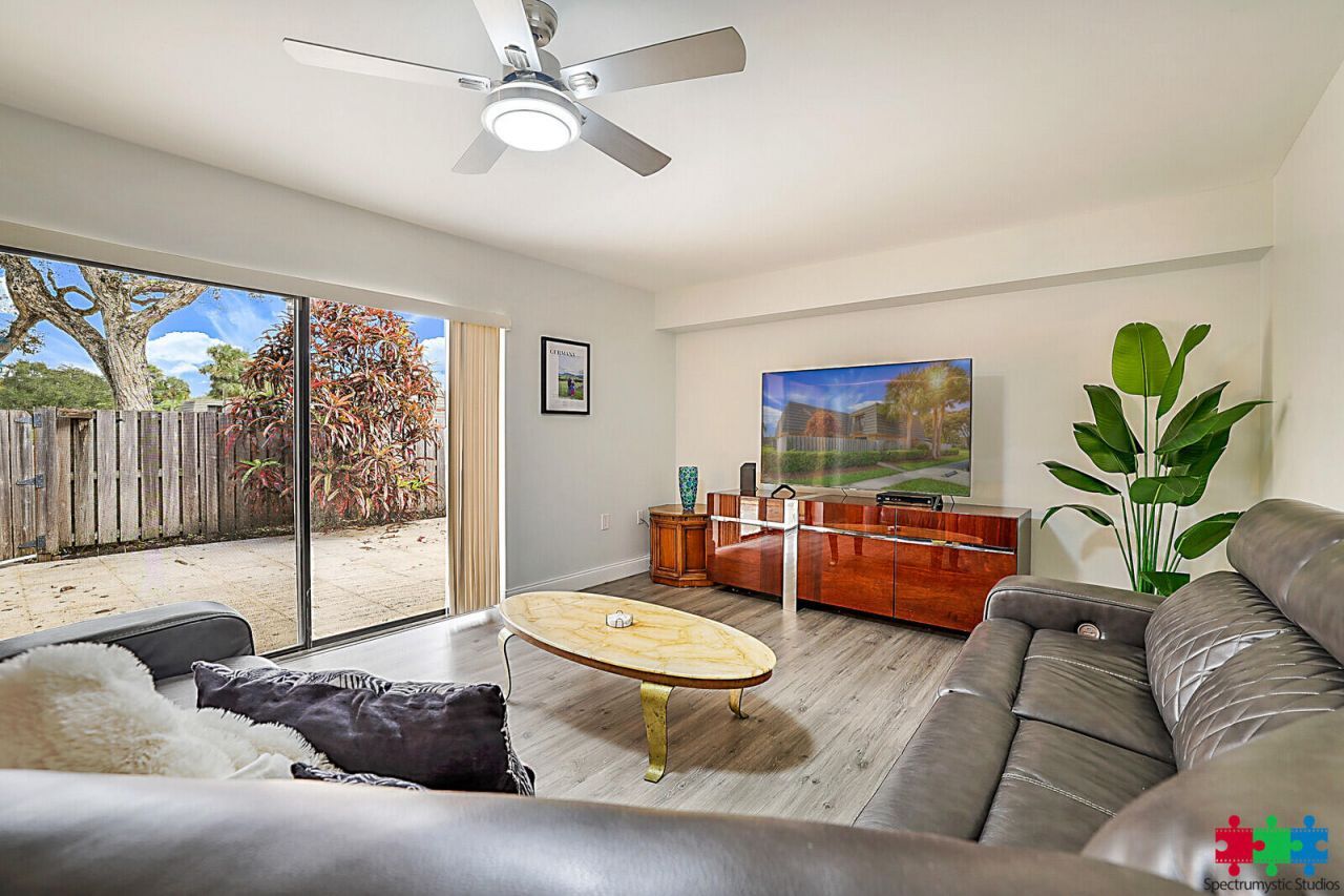 1704 17th Way, West Palm Beach, FL 33407 Photo