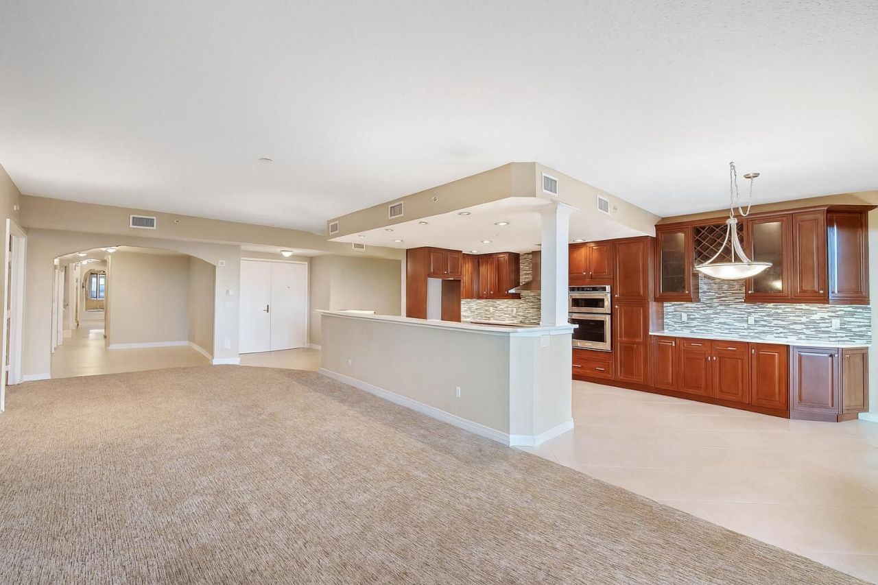 700 Ocean Royale, Unit 302, Juno Beach, FL 33408 Photo