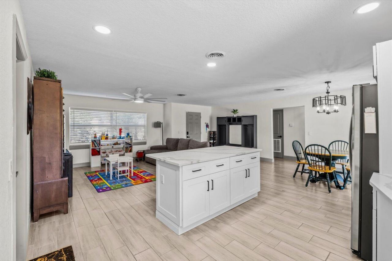 907 Antigua Avenue, Fort Pierce, FL 34982 Photo