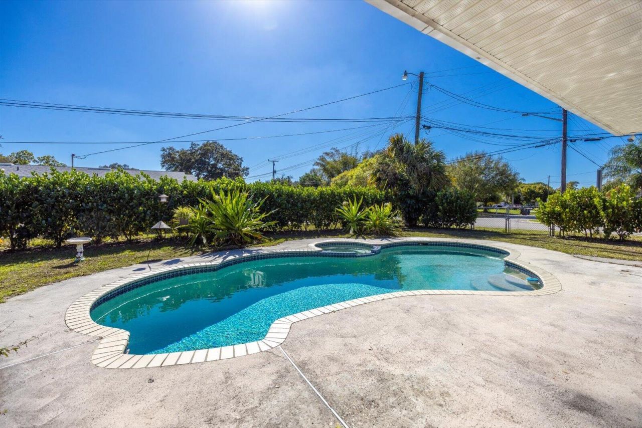 907 Antigua Avenue, Fort Pierce, FL 34982 Photo