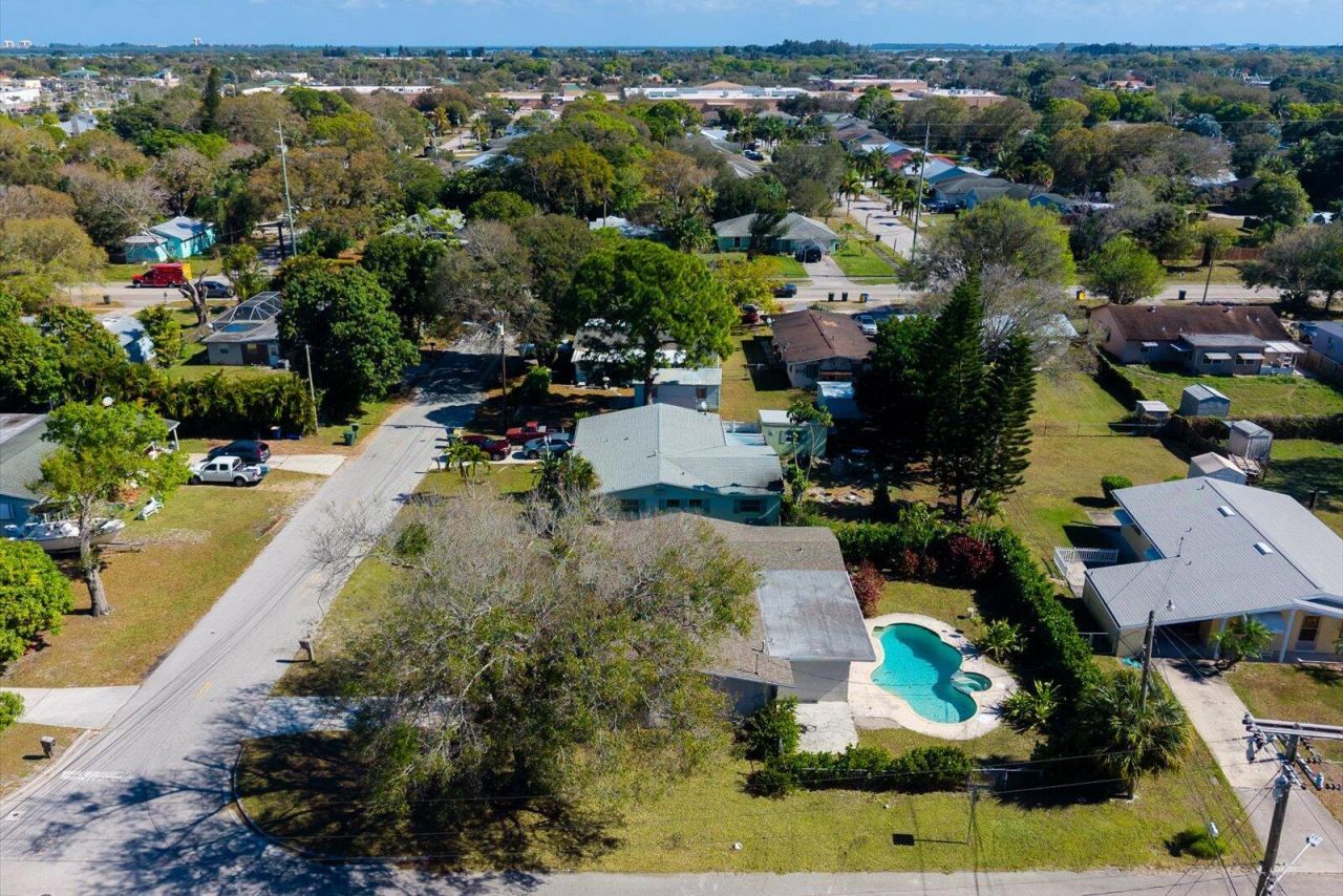 907 Antigua Avenue, Fort Pierce, FL 34982 Photo