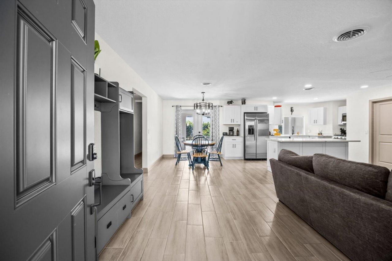 907 Antigua Avenue, Fort Pierce, FL 34982 Photo